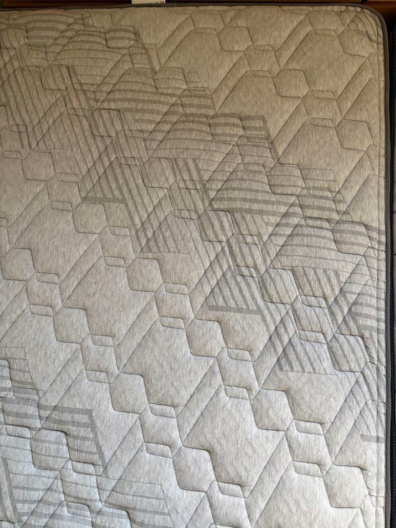 【直引渡し可】シモンズ　セミダブルマットレス