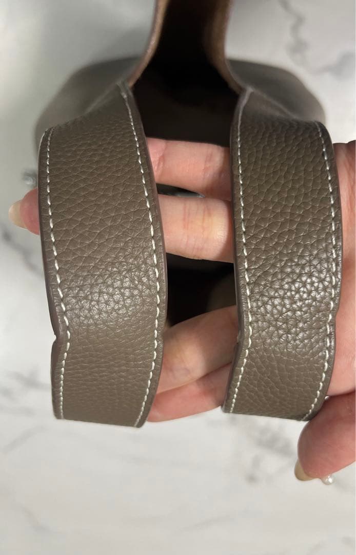 本革　キューブバッグ　MM トゴ　エトープ