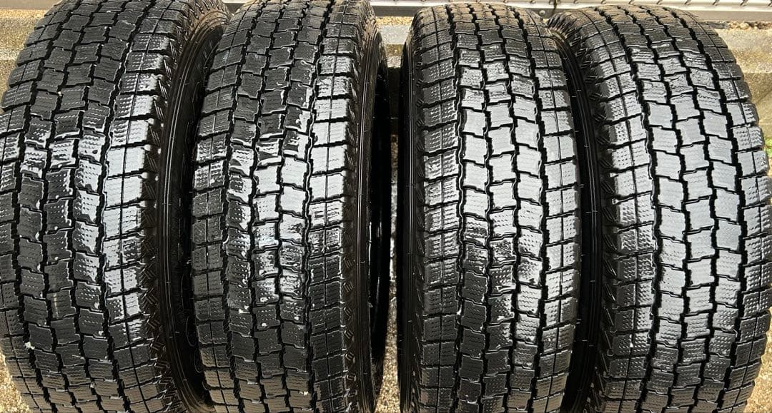 【送料込】スタッドレス ハイエース用 状態良好15インチ ホイール付4本セット！