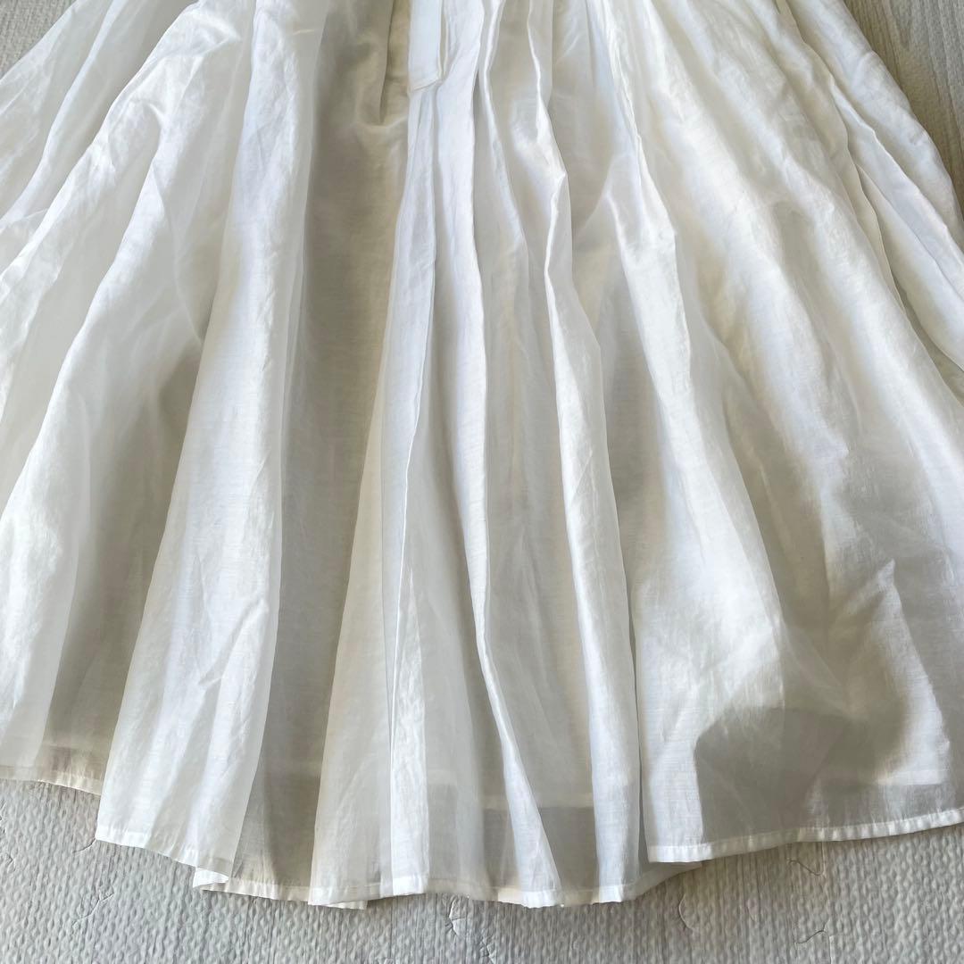 カレンソロジー　ギャザーボリュームブラウス　ボリュームスリーブ　白