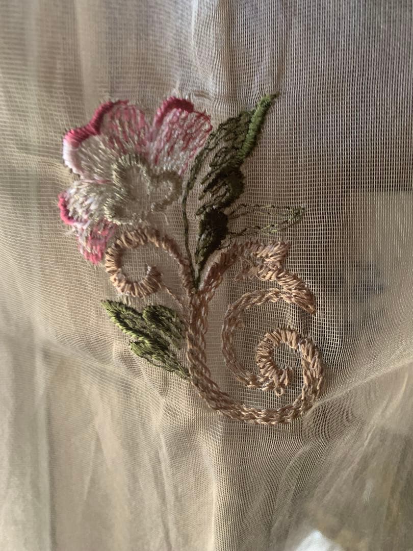 フランスアンティーク　オリジナルプロガントデットストック品のレースのカーテン！