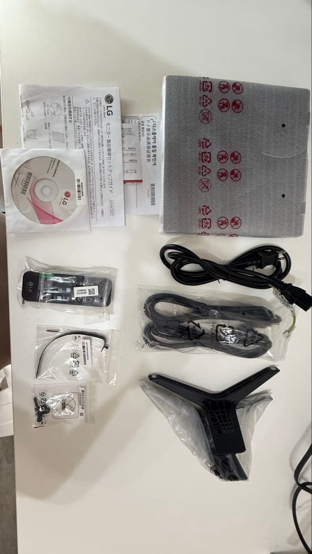 【4K大型／付属品完備】LG 43UN700T-B 42.5インチ