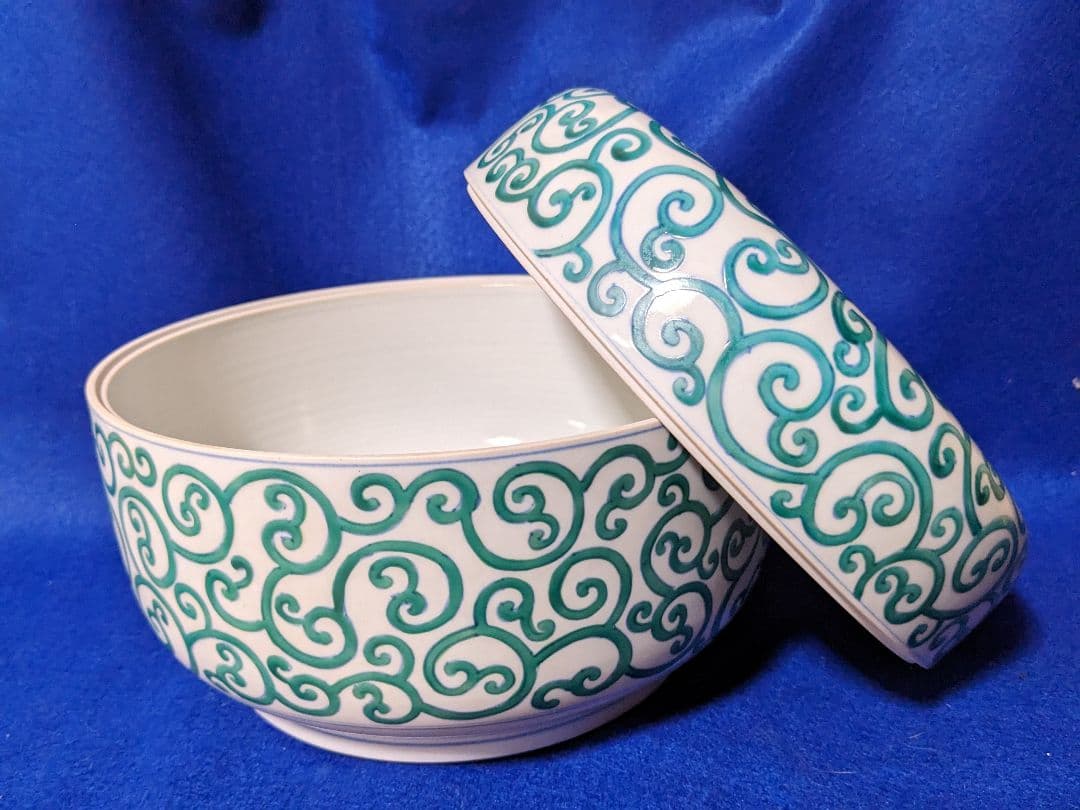 有田焼　唐草模様柄　器　池田伝平作　伝平窯