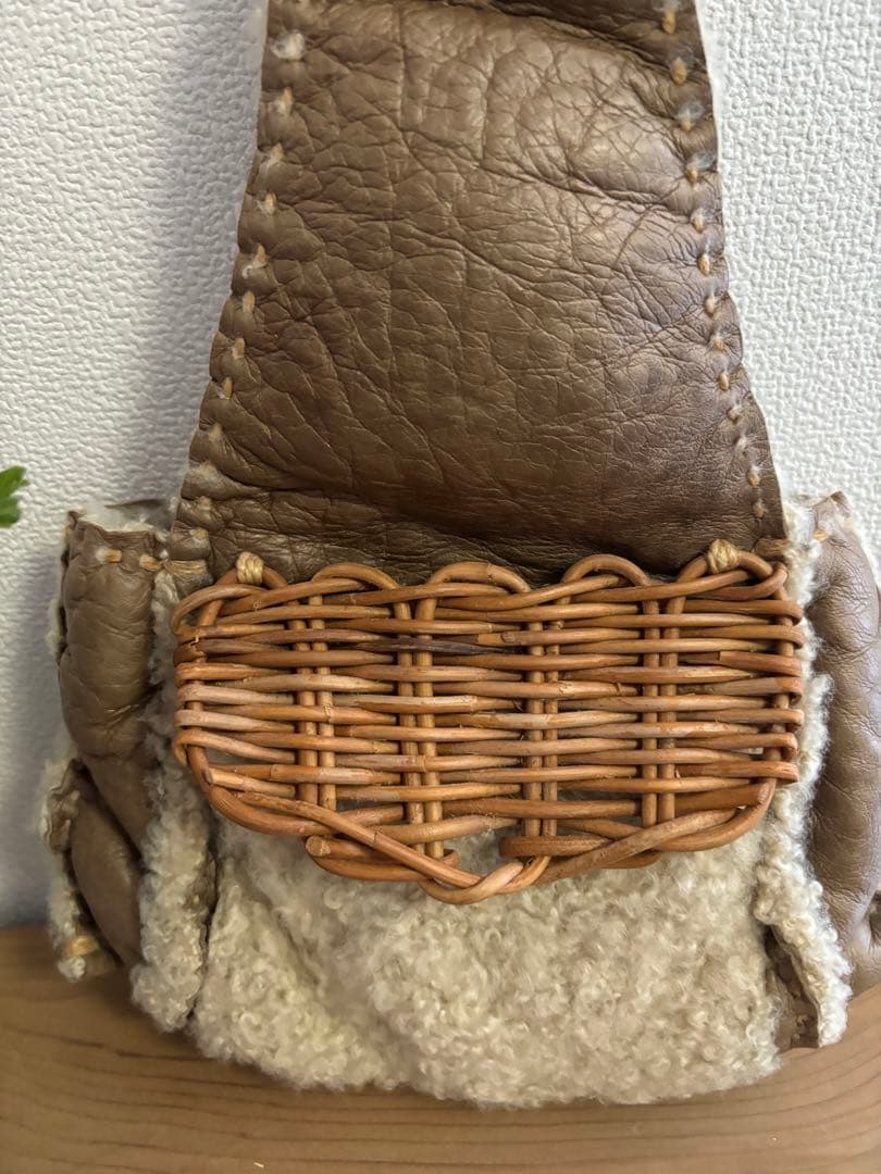 eb.a.gos ムートン×レザーミニバッグ