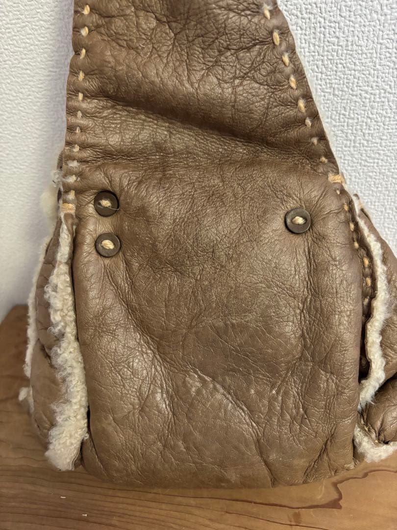 eb.a.gos ムートン×レザーミニバッグ