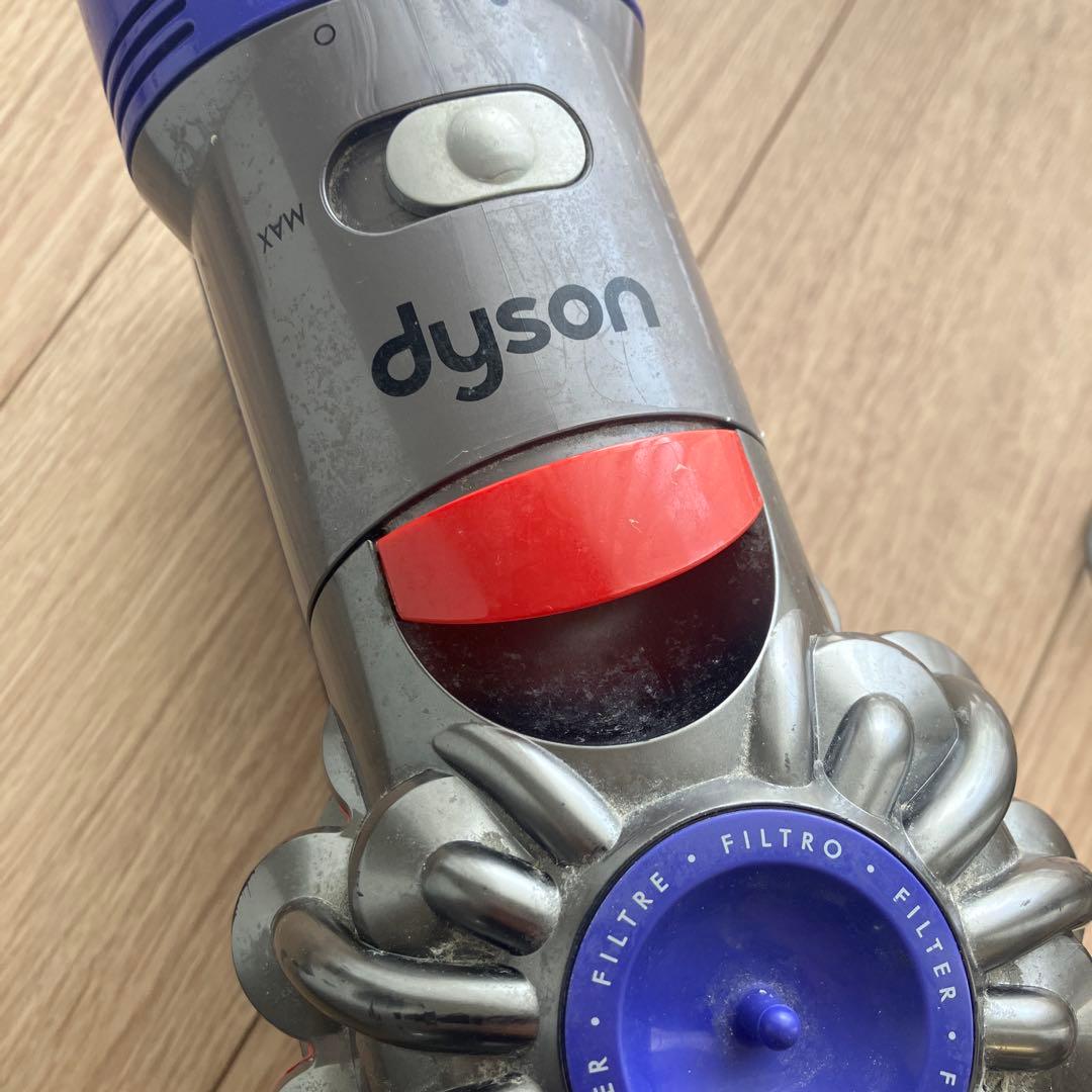 【値下げ！】ダイソン　V8fluffy dyson 台付き　掃除機