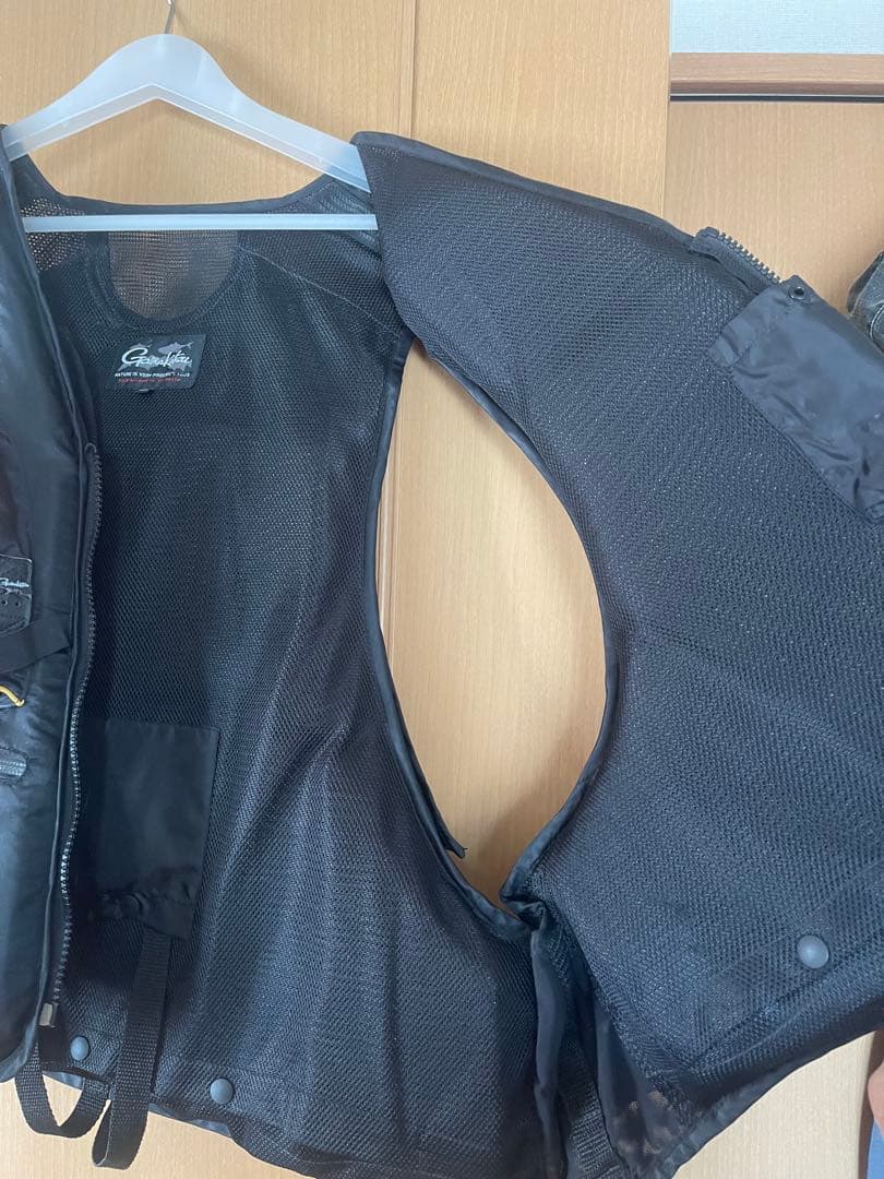 Gamakatsu フィッシング　フローティングベスト LLサイズ 黒/赤