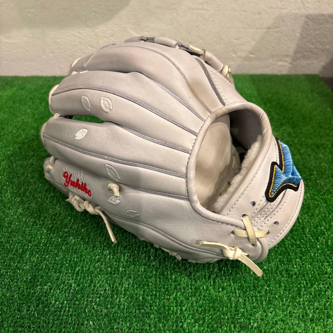 上野由岐子投手 プロ支給品 実使用グローブ ビックカメラ高崎 直筆サイン入り