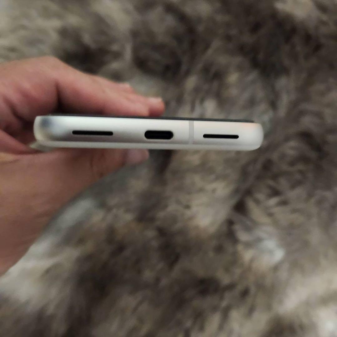 【極美品】Google pixel8a 白 UQモバイル