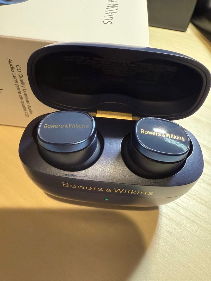 美品　Bowers & Wilkins ミッドナイト・ブルー Pi8/MB