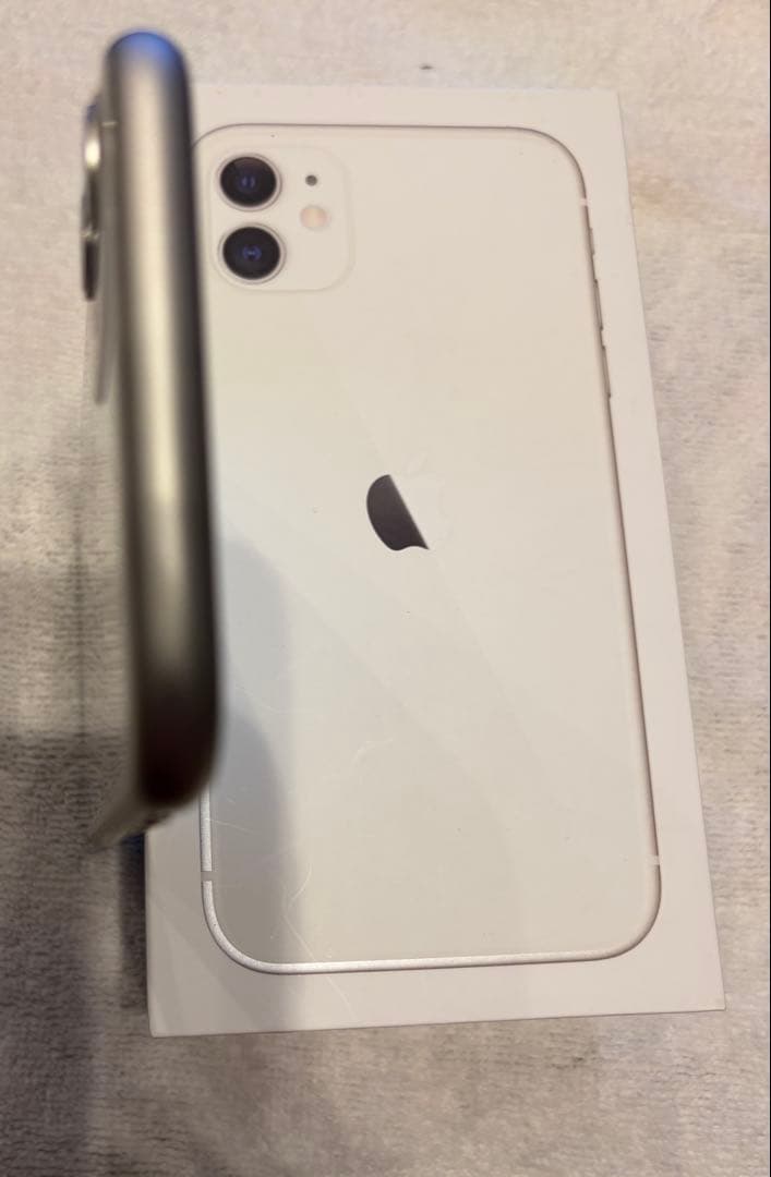 Apple iPhone 11 128GB SIMフリー　ホワイト
