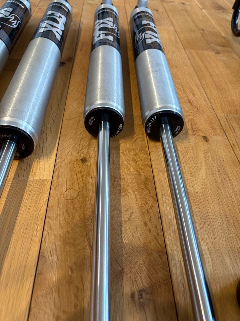 ゆっぴーラングラーJL2.0右　モパー純正2インチリフトアップキットFOX