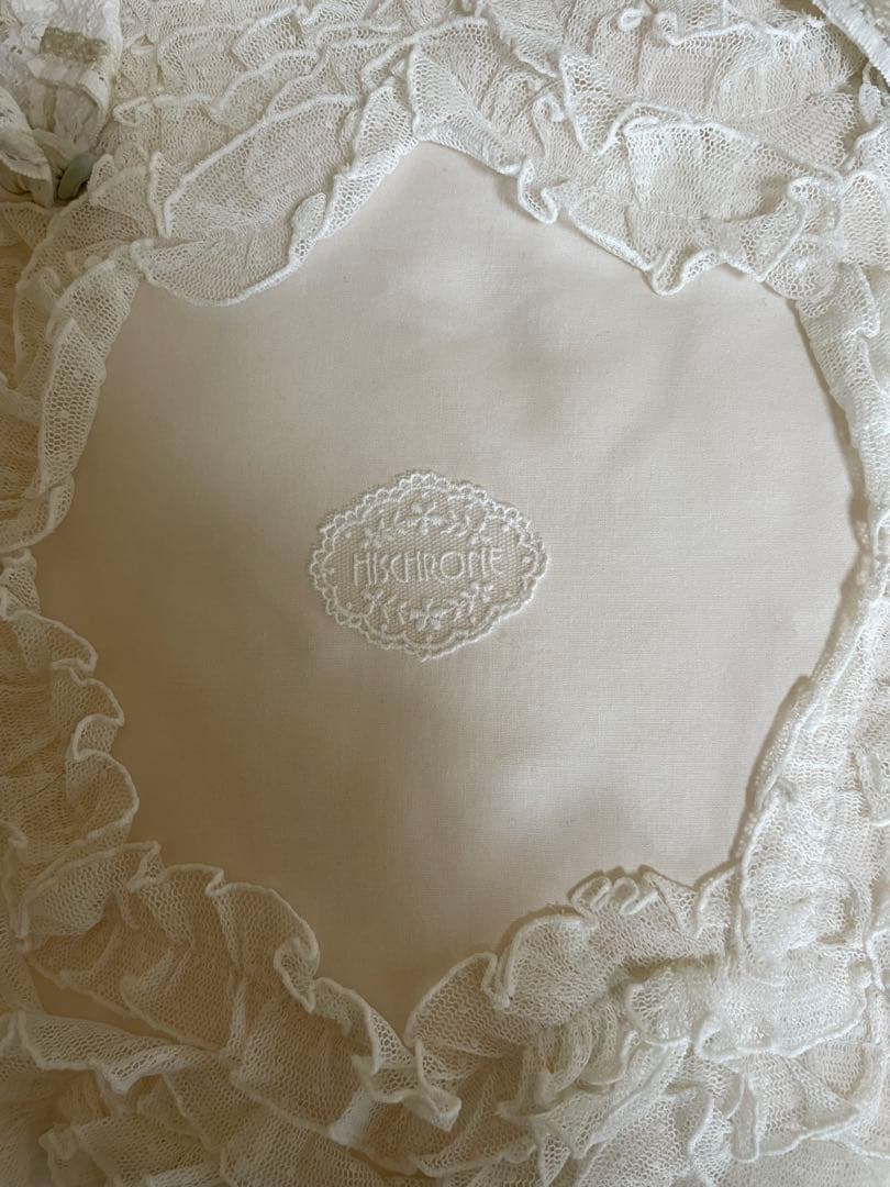 さえらヒスクローネクッション2個ホワイトふりふり