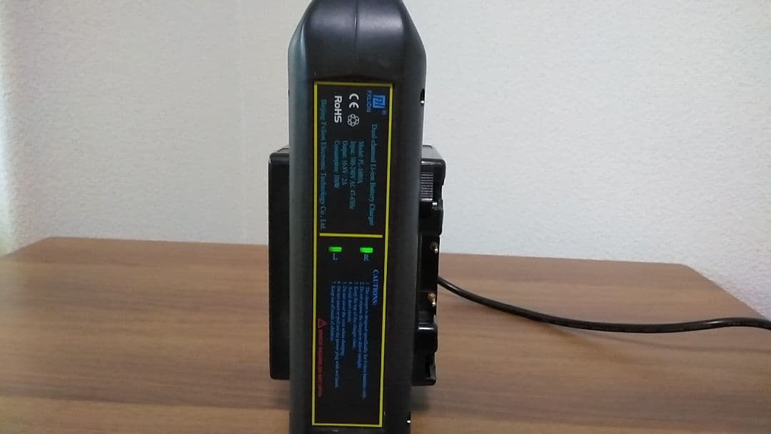 FXLION 2連式  Vマウントバッテリーチャージヤー  4台セット