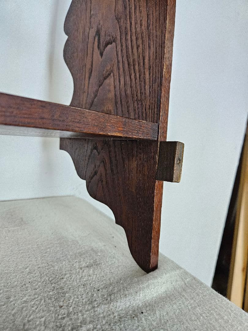 ヴィンテージ 古い無垢のウォールシェルフ 楔式 壁掛け 飾り棚 3段 陳列棚