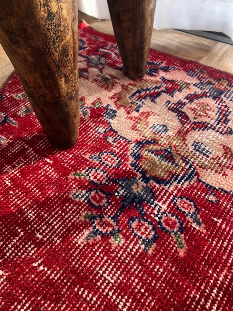 【大きめサイズ】✧美しいredと優しいpink✧トルコ ビンテージラグ 半円ラグ