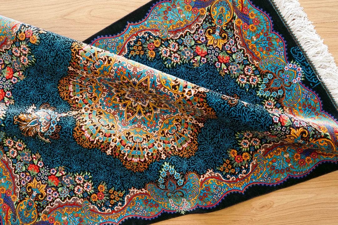 ペルシャ絨毯クム産 ムサヴィ工房　シルク