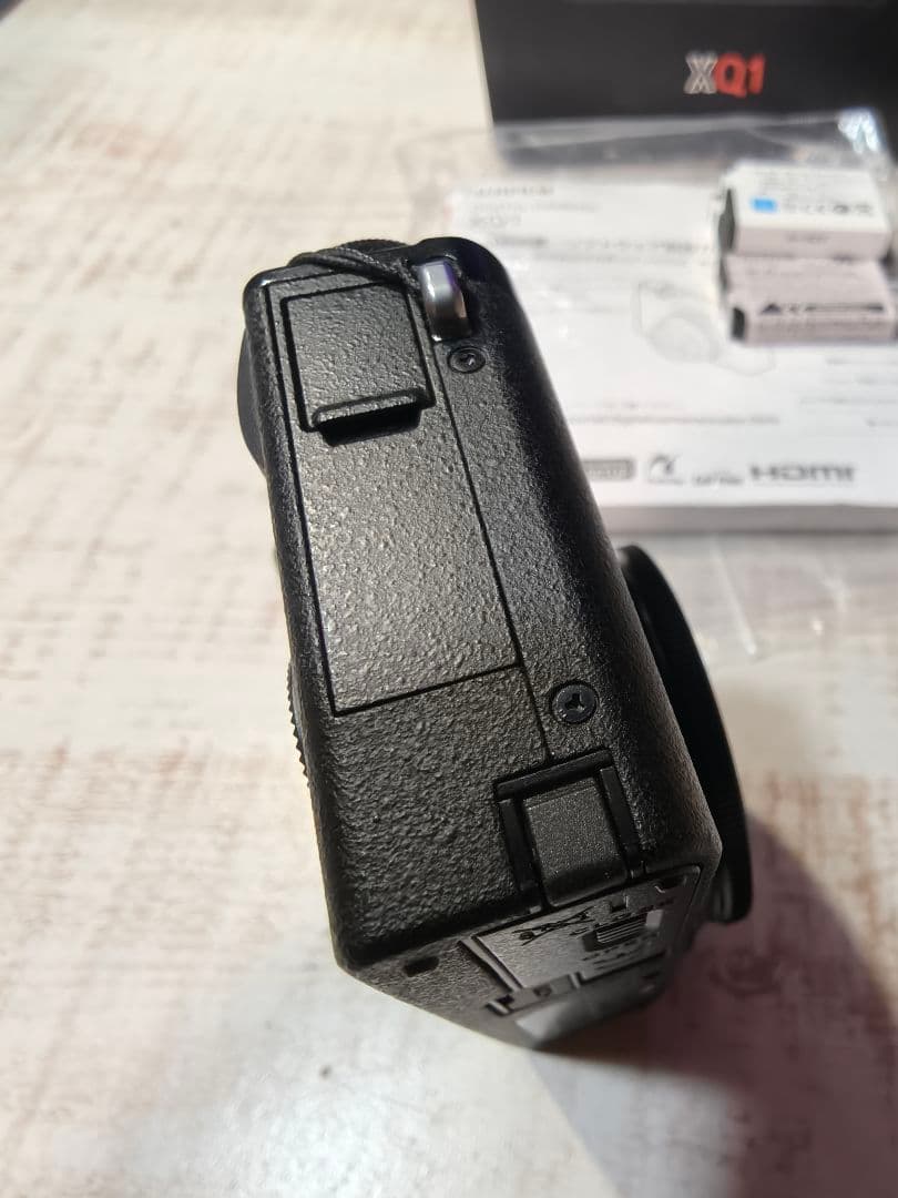 Fujifilm XQ1 コンパクトデジタルカメラ