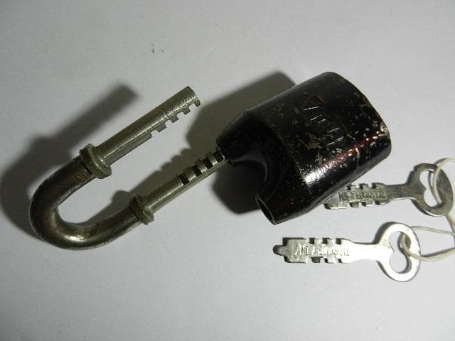 古い希少な鉄道?錠前その２（ボディーに「ＭＯＬＡ」の刻印）