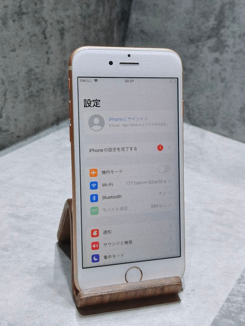 美品 iPhone8 64GB SIMロック解除済み スマホ