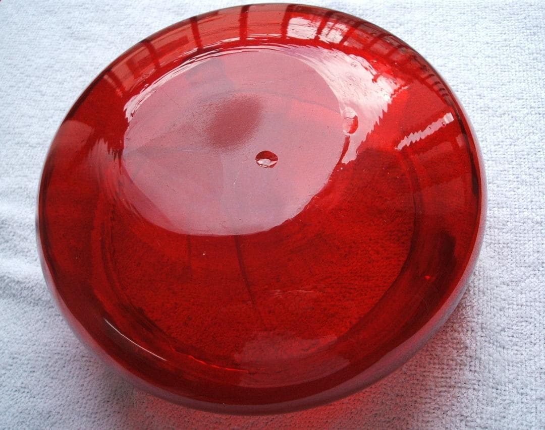 昭和中期物の美しい赤ガラスの吊るし円形花器 テーブルアクア USED品