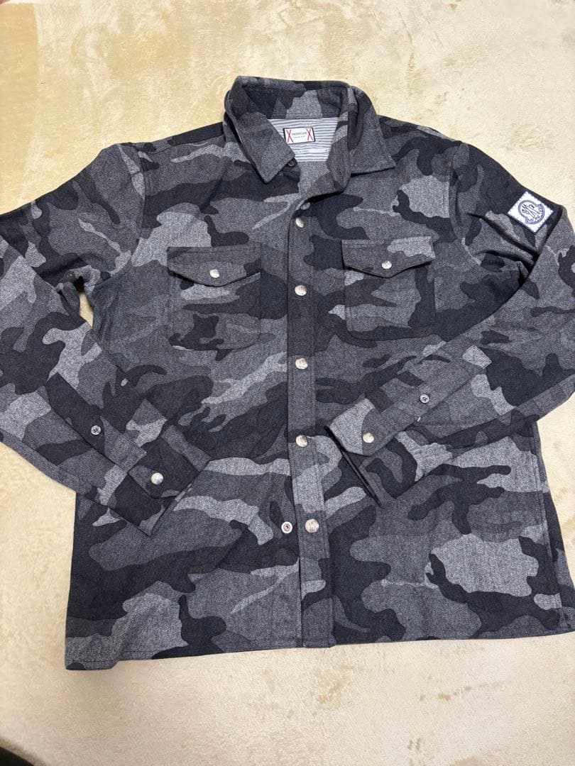 国内正規品 モンクレール ロゴ ウール シャツ　迷彩　トップス
