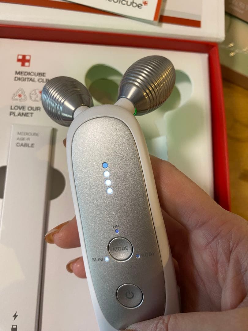 【美品】medicube AGE-R Derma EMS Shot 美顔器