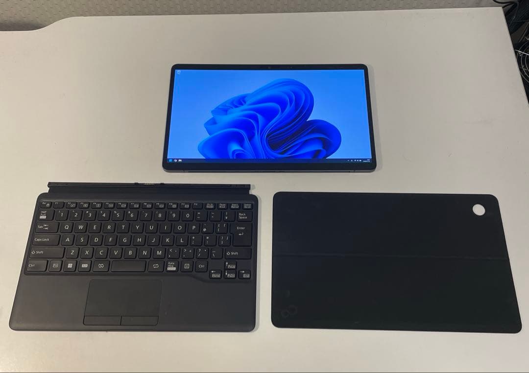 Windowsタブレット 有機EL Core i7 16GB SSD512GB