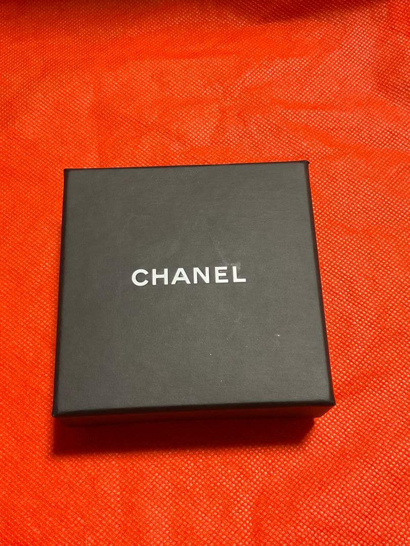 CHANEL ホワイト クリスタルブローチ