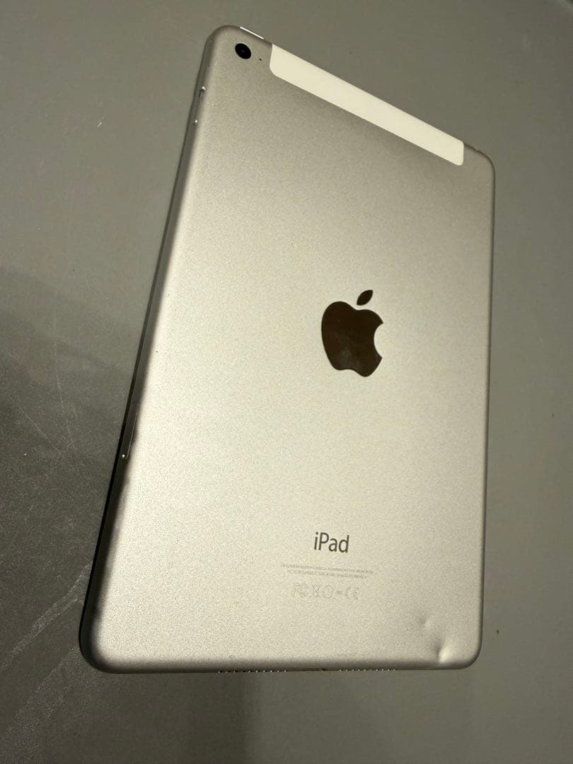 Apple iPad mini4シルバー 本体とアクセス等