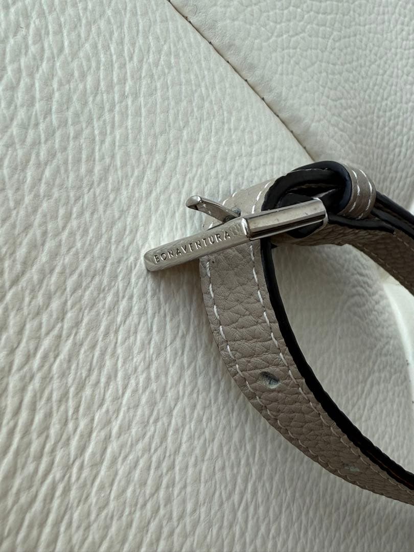 ゆ*た様 ボナベンチュラ iPhone 16 Pro ケース ストラップ