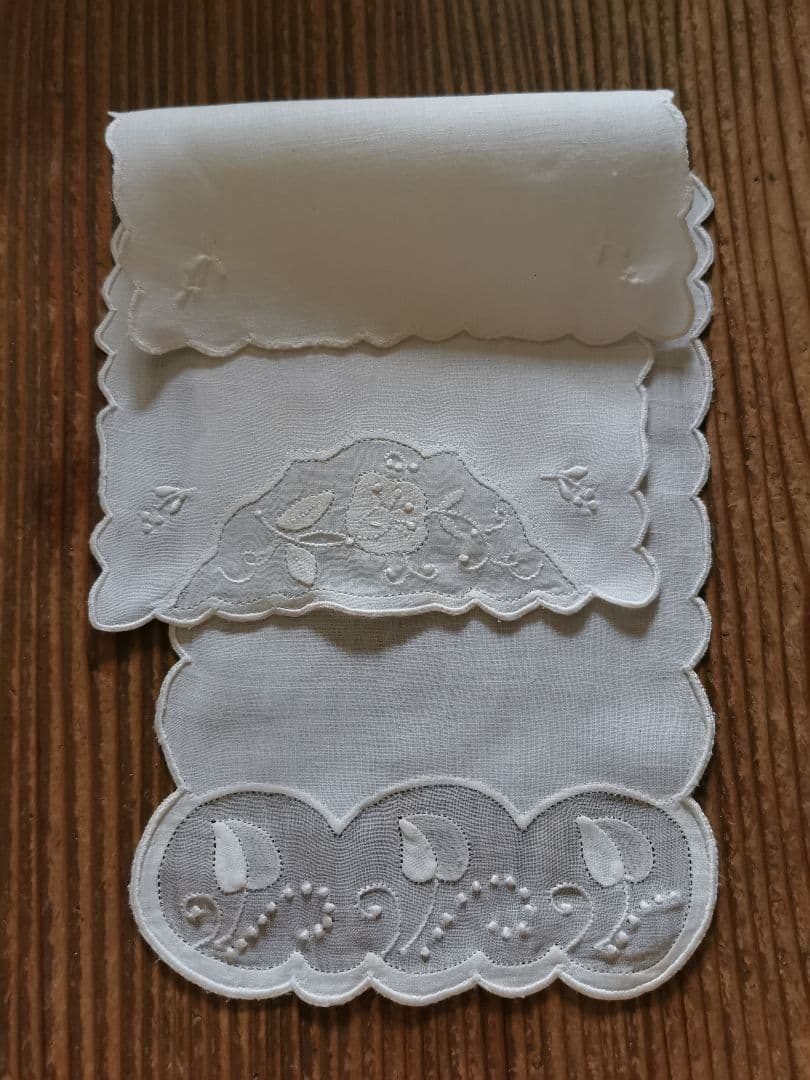 アンティーク カクテルナプキン マディラ/マーガブ刺繍 葉と花のショートクロス