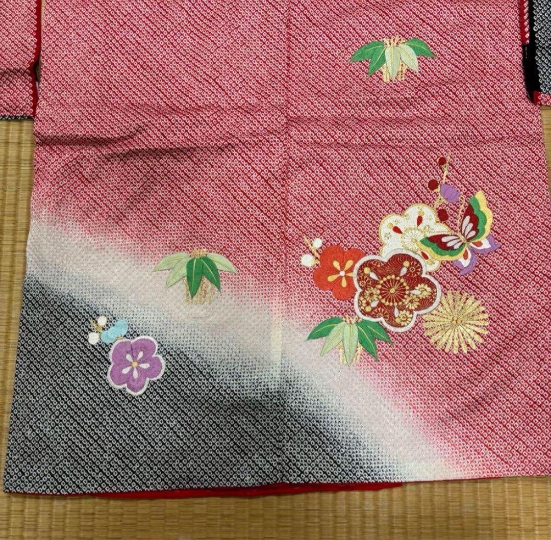 七五三　四ツ身女の子着物　正絹　仮絵羽　赤　豪華絞り　華やか刺繍　蝶　梅