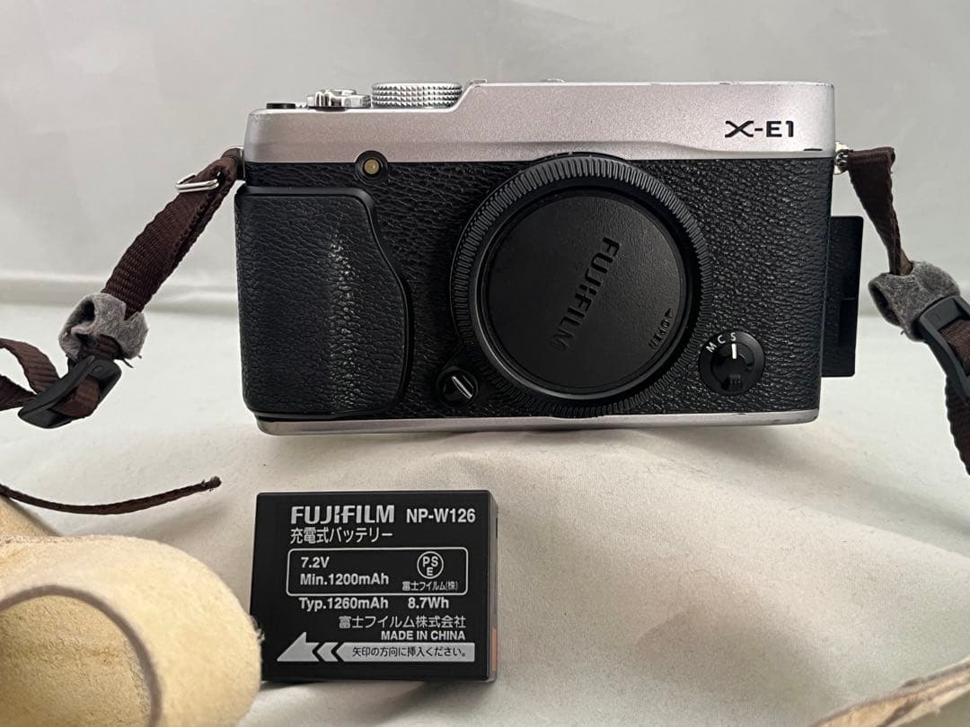 Tsuki富士フイルム　X-E1 カメラシルバー　16-50mmズーム
