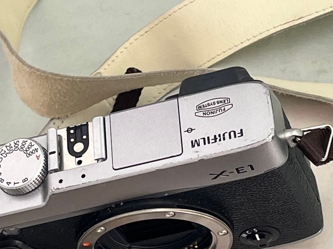 Tsuki富士フイルム　X-E1 カメラシルバー　16-50mmズーム