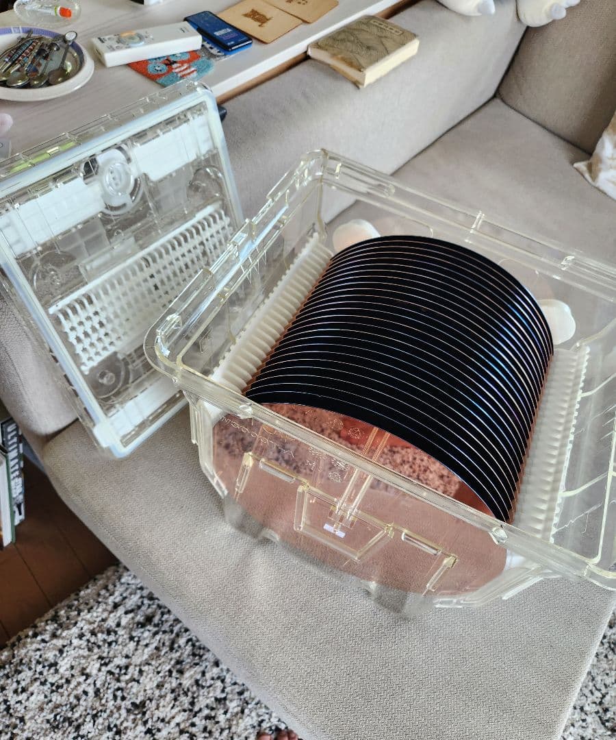 シリコンウェファ - ウェーハ輸送ボックス - ウェーハ付き・良好な状態