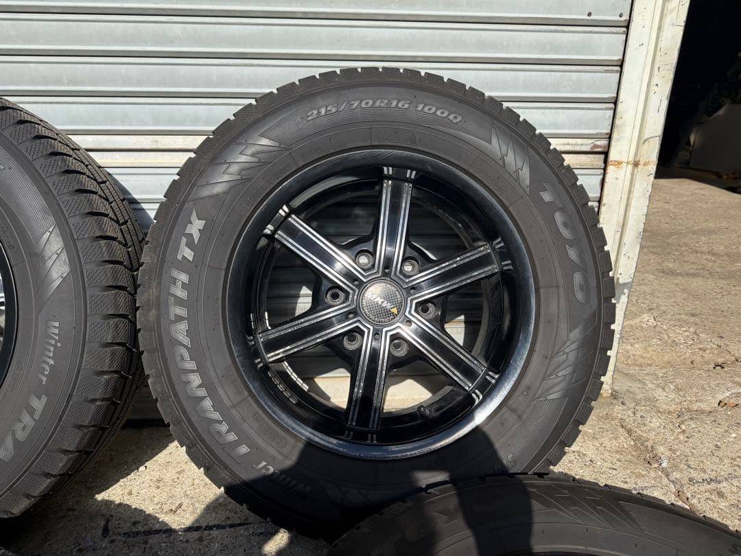 ハイエースに！スタッドレスタイヤ ホイール215/70R16 2023年製！