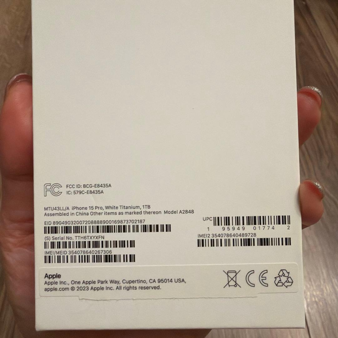 Apple iPhone 15 Pro ホワイトチタニウム1Tアメリカで購入