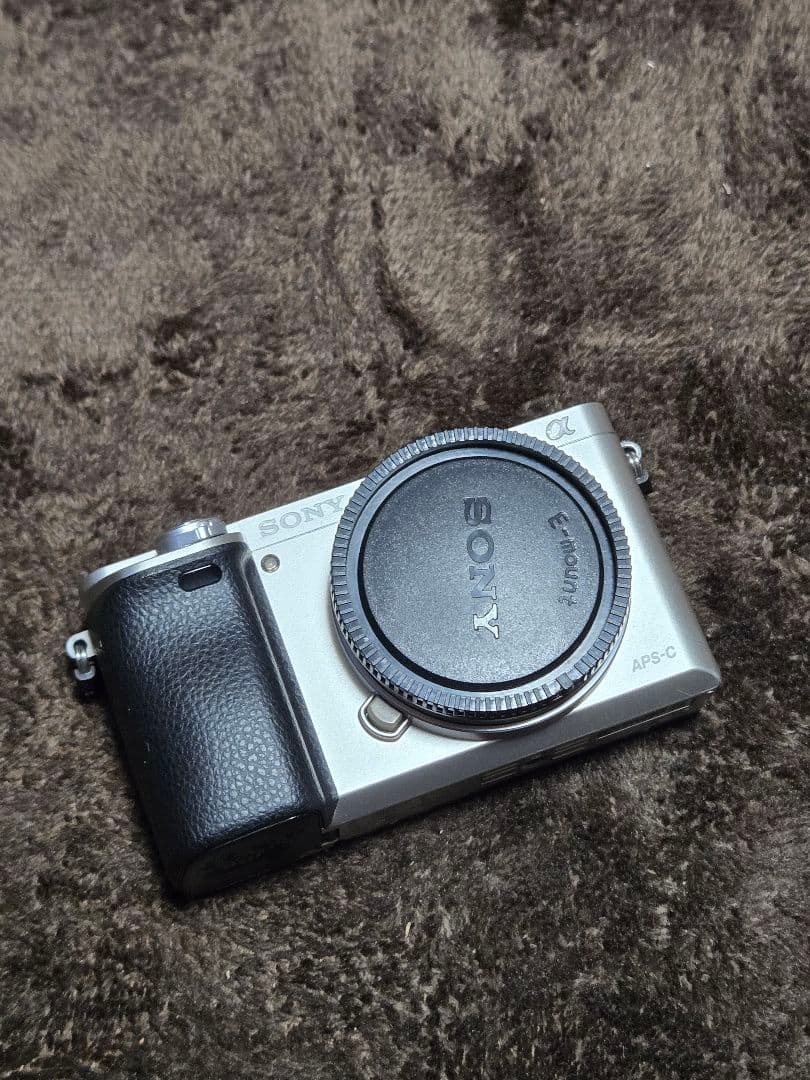 SONY α6000 ボディ単体 シルバー｜バッテリー・チャージャー・SD付属