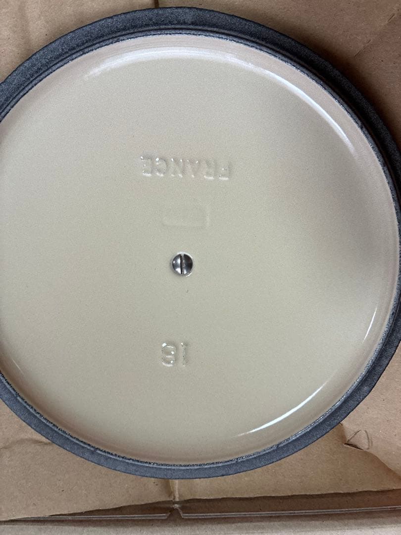 ル・クルーゼ　18cm シグニチャー　ココット・ロンド　新品未使用