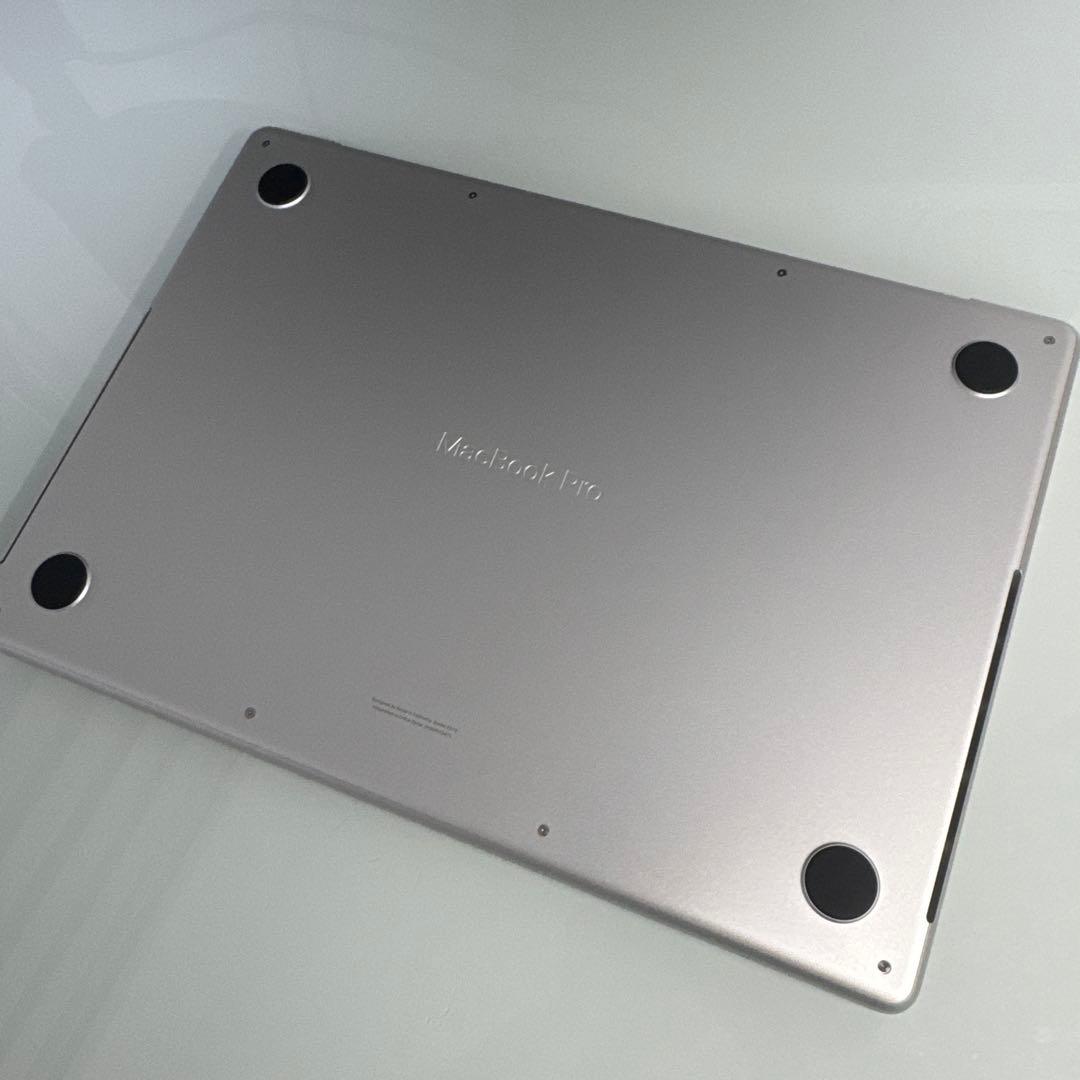 超美品 MacBookPro(M4) 16GB 512GB