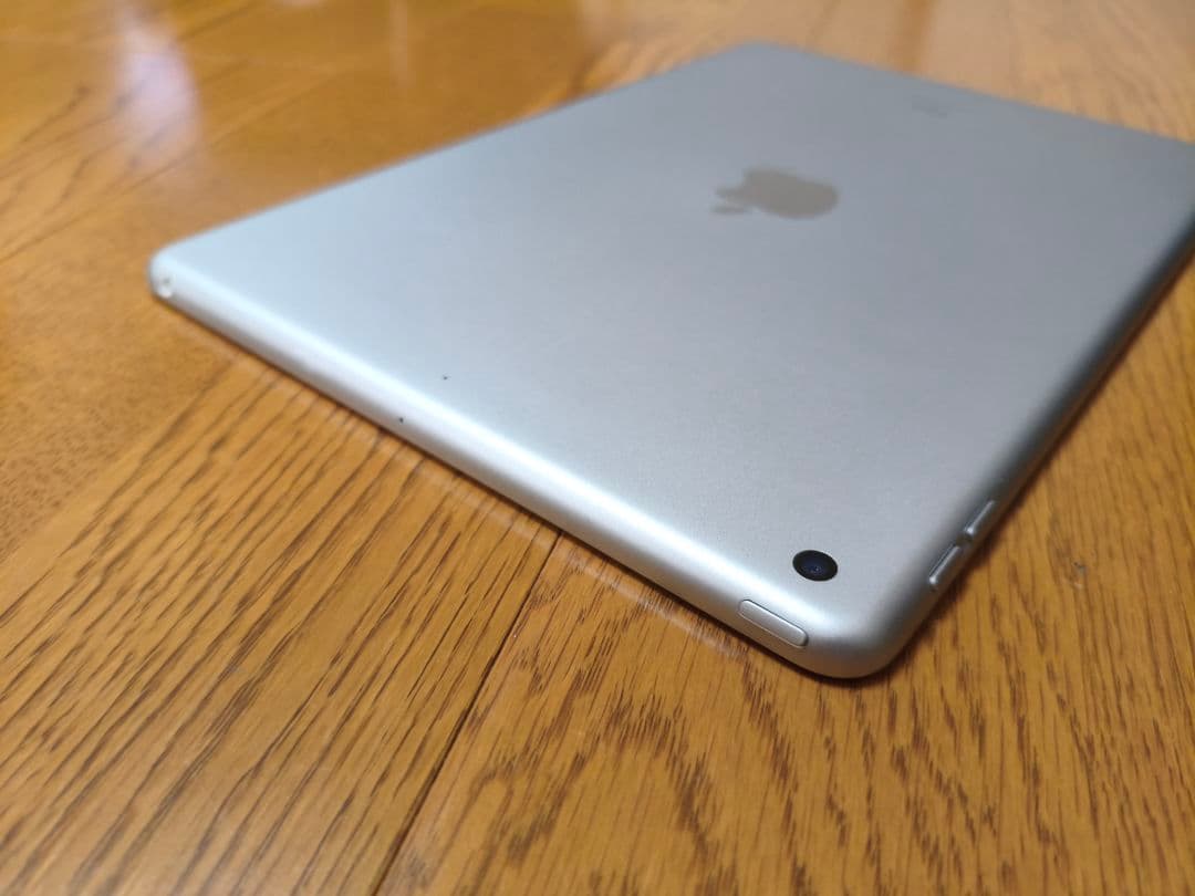 美品　Apple　iPad　9世代　64GB　WiFiモデル　ケース付き