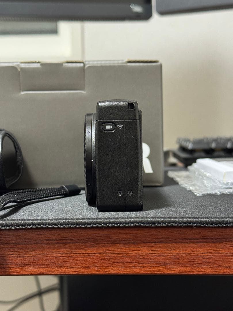 RICOH GR III コンパクトデジタルカメラ　純正ケース(GC-11)付き