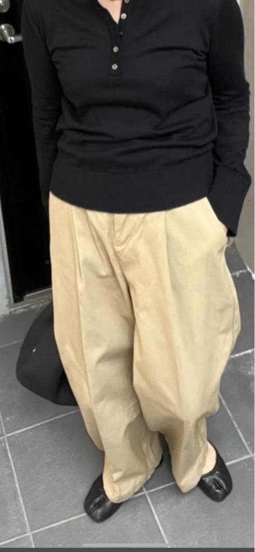 ジュライナイン　チノパン　ベージュsサイズ