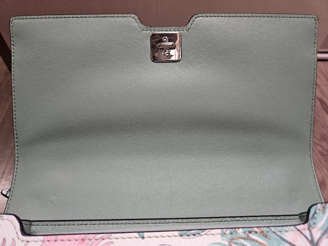 フェラガモ　ショルダーバッグ　値下げ不可