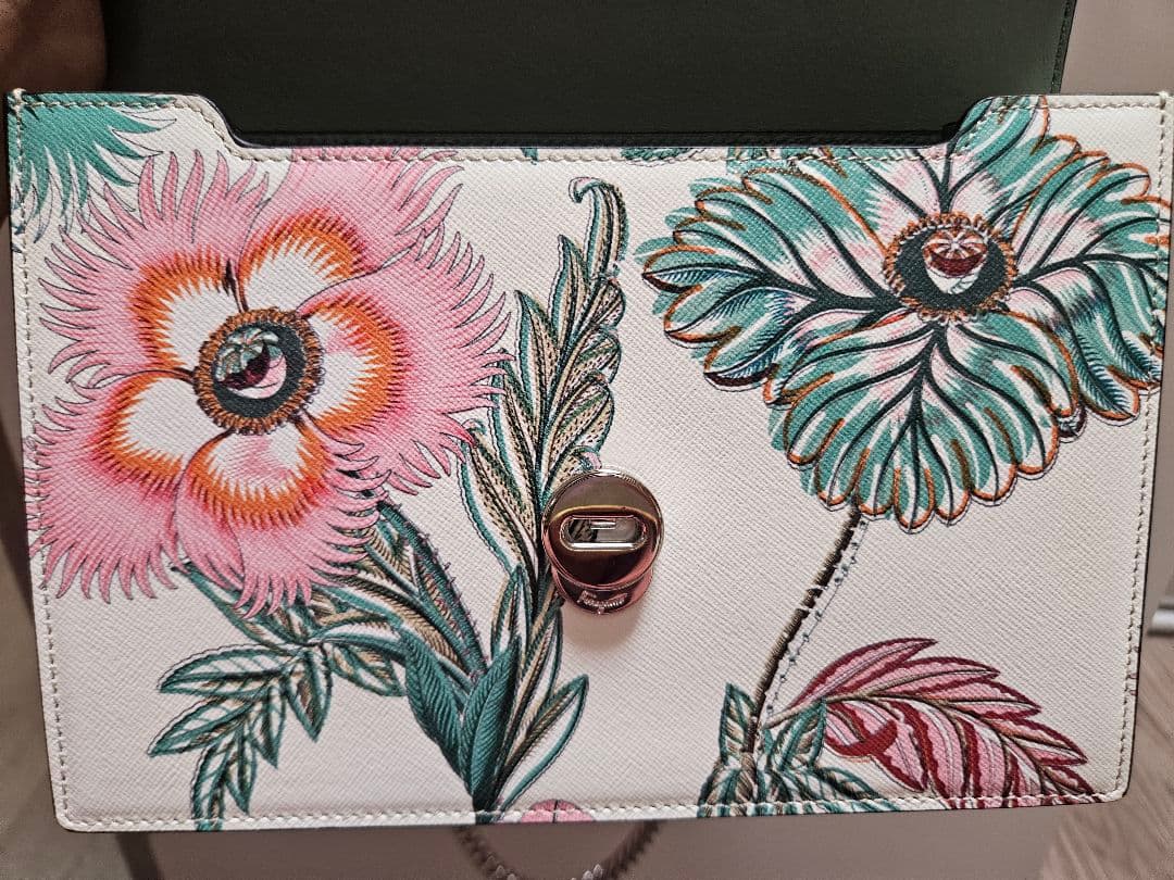 フェラガモ　ショルダーバッグ　値下げ不可