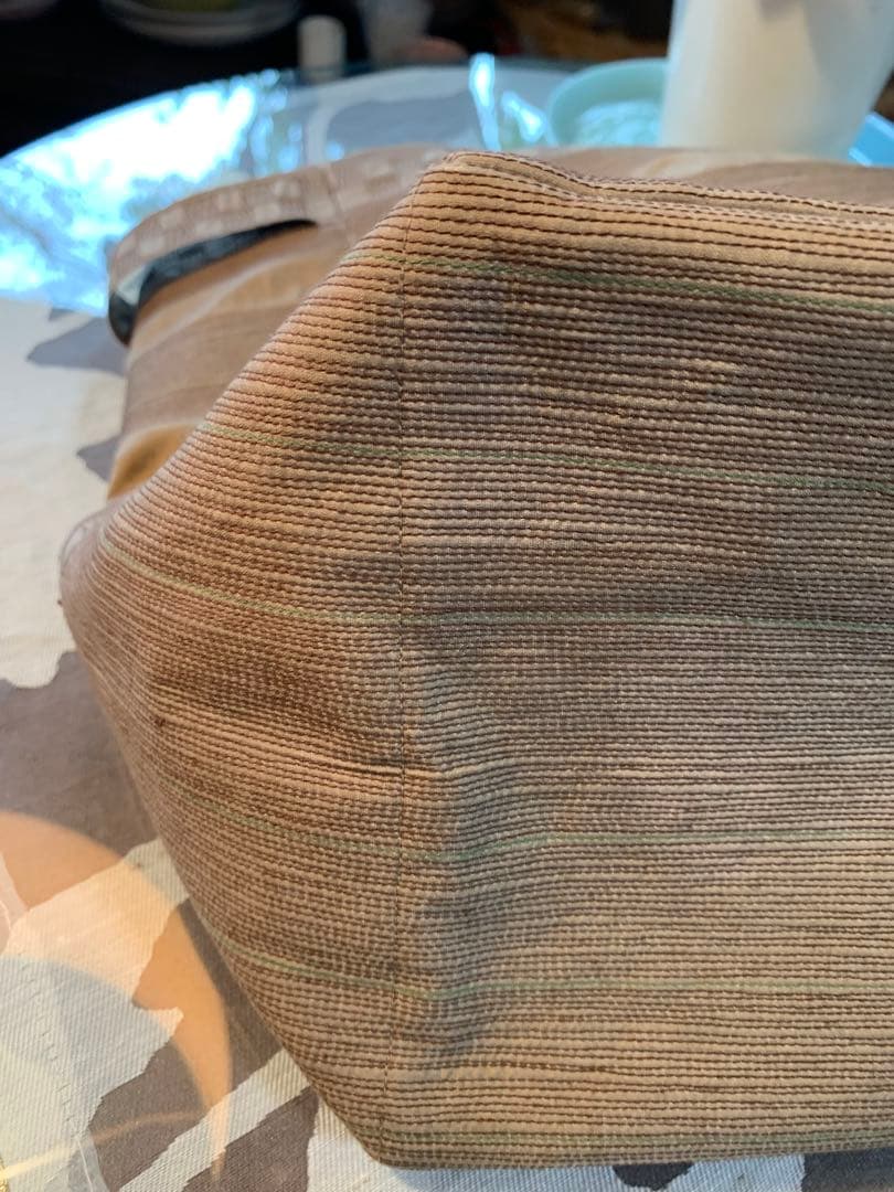 イッセイミヤケ　タマシャ　バック　ミシンステッチ　大容量のかなりの美品です。