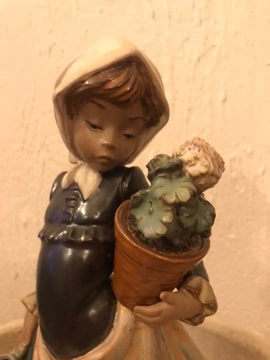 絶版　lladro\"Girl With Geranium\" #3508