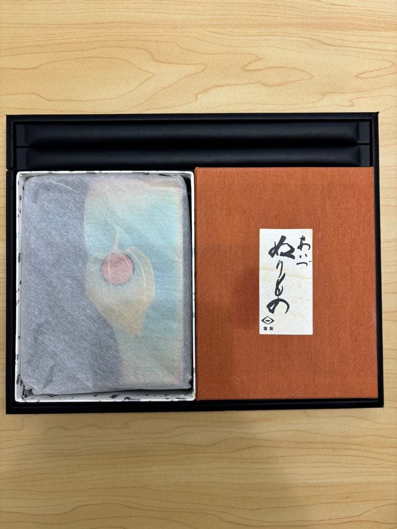 【極美品】ぬりもの 金色の葉と実のデザイン