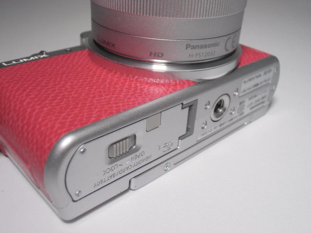 パナソニック LUMIX G DMC-GF7W ダブルズームレンズ　B049